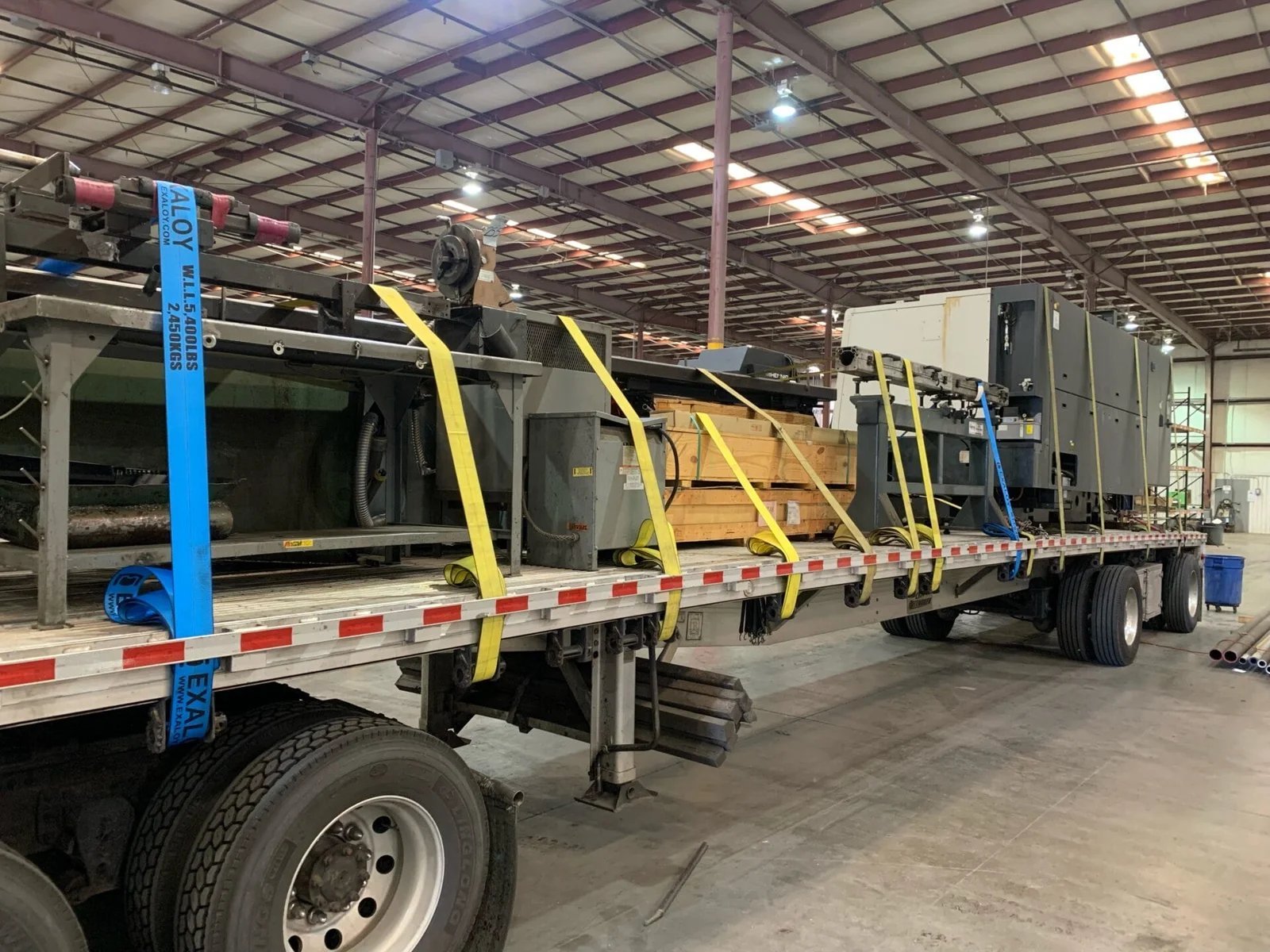 Maquinaria industrial en plataforma flatbed - heavy haul AZVIR